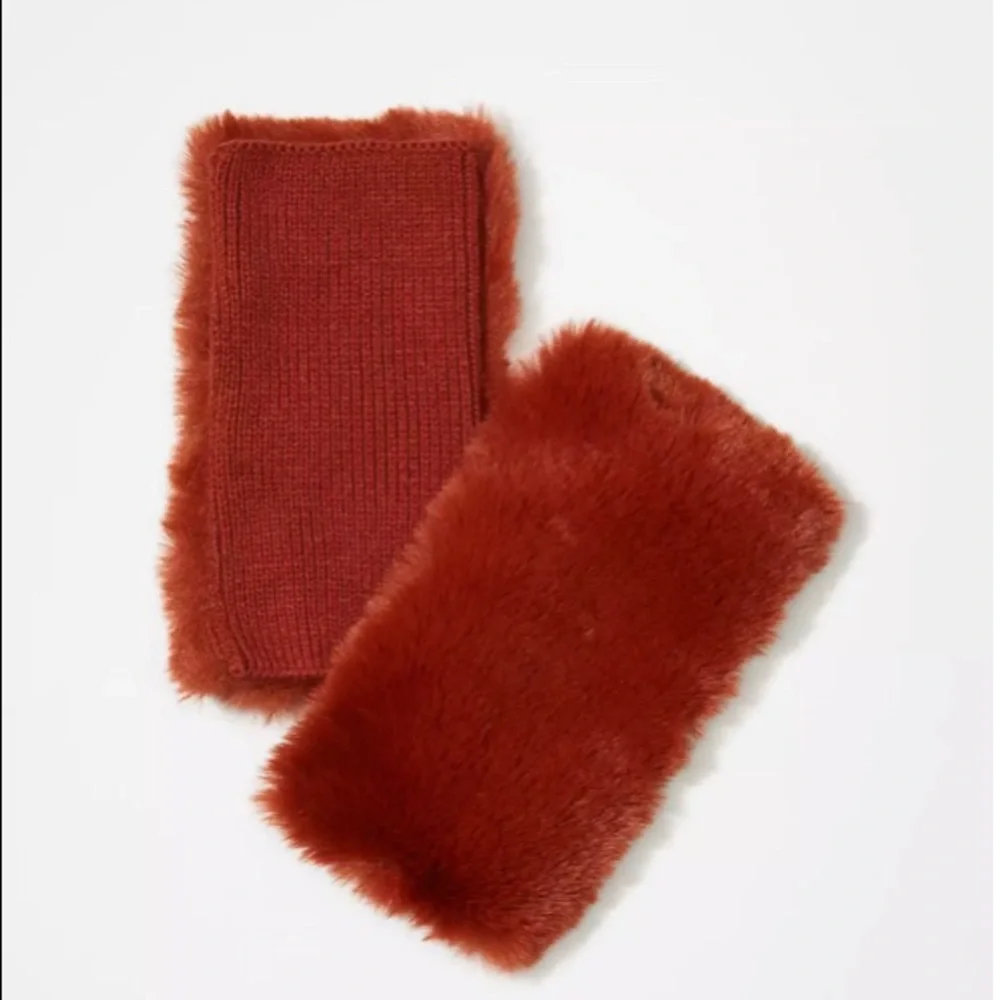 NWT LOFT‎ Women's Faux Fur Fingerless Gloves